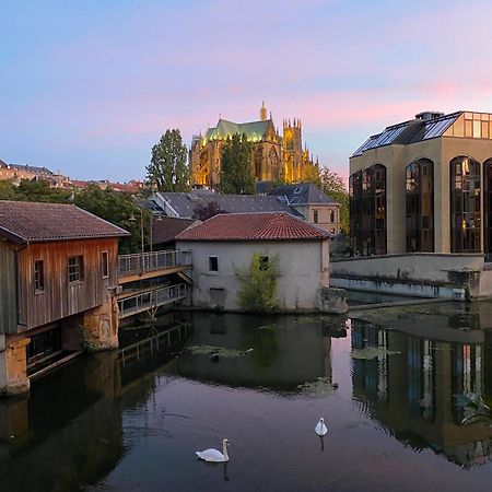 Une Vue Les Pieds Dans L'Eau Metz Esterno foto